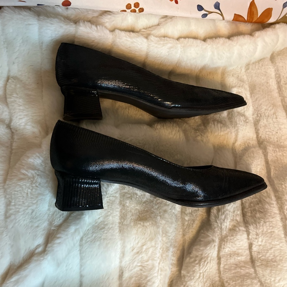 Stuart Weitzman 8.5B Black Faux Snakeskin Texture Block Heel Square Toe Pumps - Picture 5 of 12